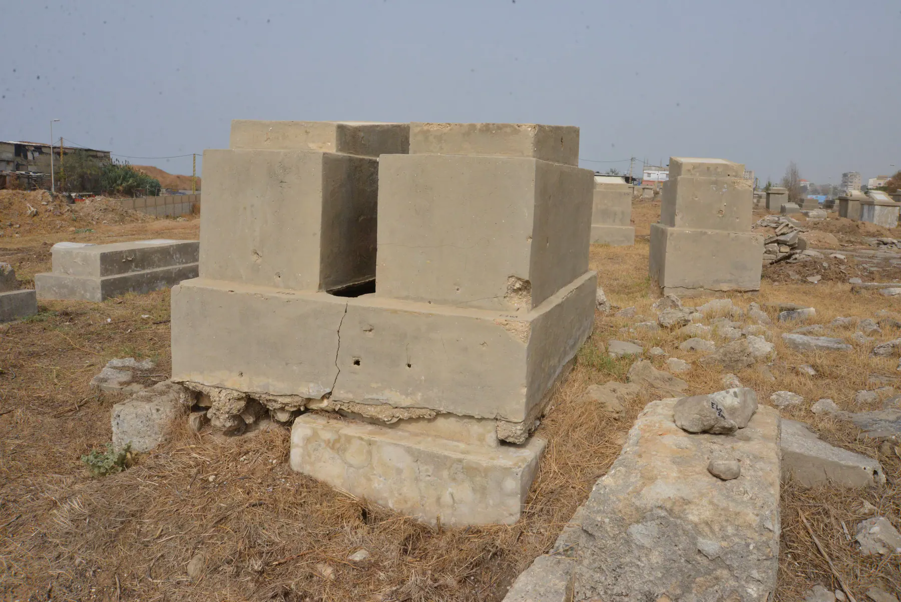 Tomb E48B for Meir NIGRI, photograph 7 at the Jewish Cemetery of Saida